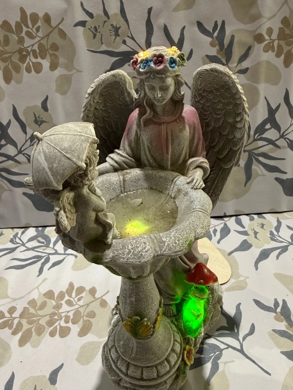 Angel Garden Statue Bird Bath with baby angel and LED - Picture 4 of 7